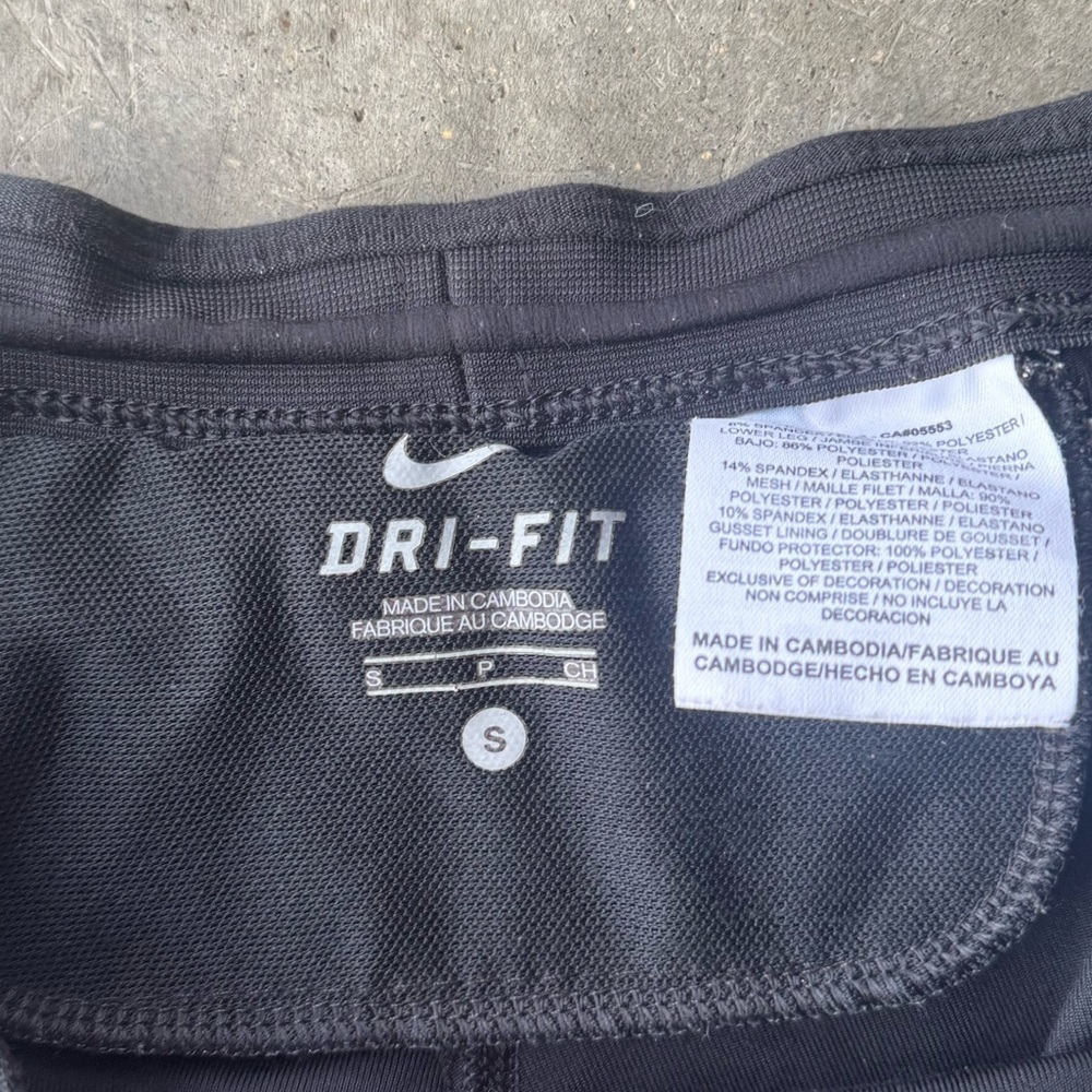 Nike Dri-FIT Black Capris - Picture 2 of 4